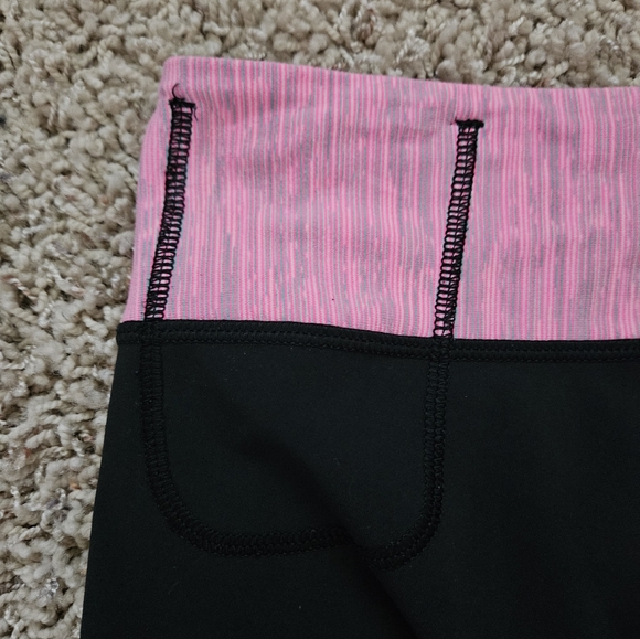 Lululemon Breathe Easy Crop Leggings Black/Pink - size 6 - Picture 9 of 13
